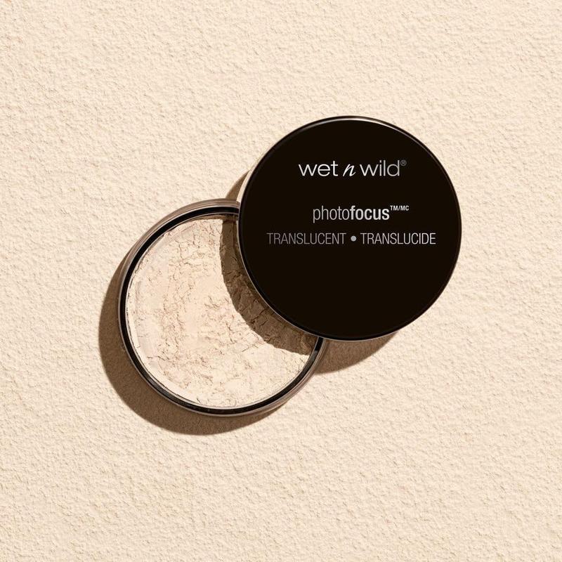 wet n wild Photo Focus Loose Baking Setting Powder, Highlighter Makeup, Fair to Medium & Tan Skin Tones, Translucent