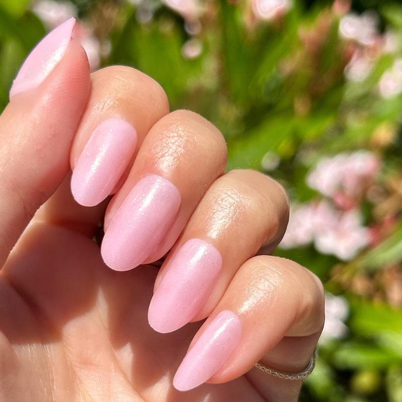 Iridescent Pink - Press-On nails | Medium | Oval